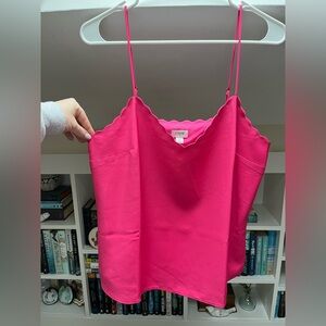 NWT. Size M. Scalloped neckline.